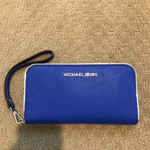 Michael Kors Jetset Travel Wallet